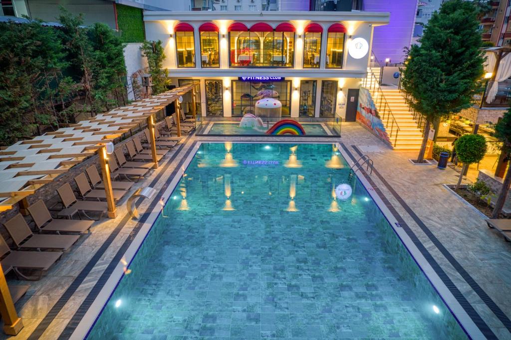 Club Big Blue Suit Hotel - All Inclusive Plus — Swimming pool in Alanya