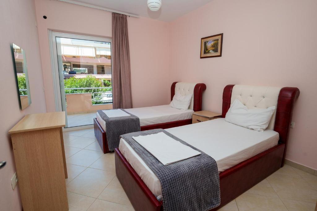 Shared Apt- private room with 2 beds, Sarandë