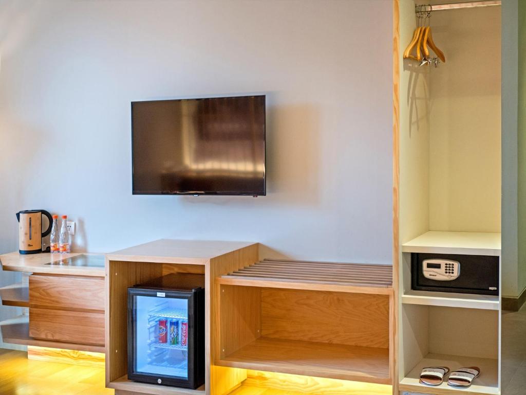 Shared lounge/TV area