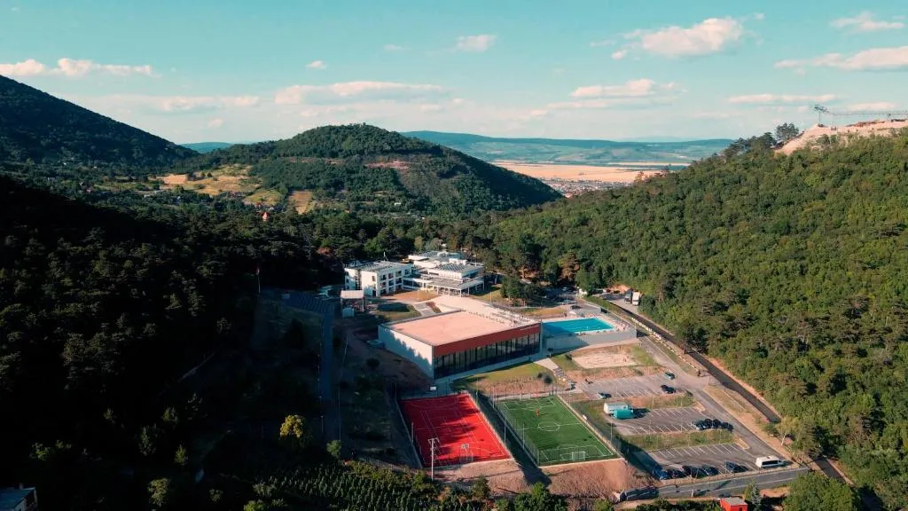 Rákóczi Hotel, Tábor és Rendezvényközpont, hotel in Sátoraljaújhely