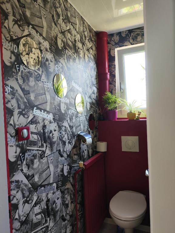 Colmar Room,chambre privée chez l'habitant,parking voiture devant la maison,garage moto et vélo - 5