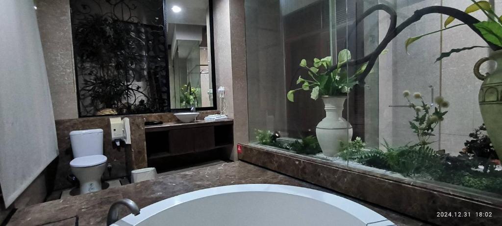 Shower, Shantis Motel in Chiayi