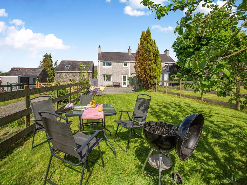 Y Bwthyn, Llangristiolus