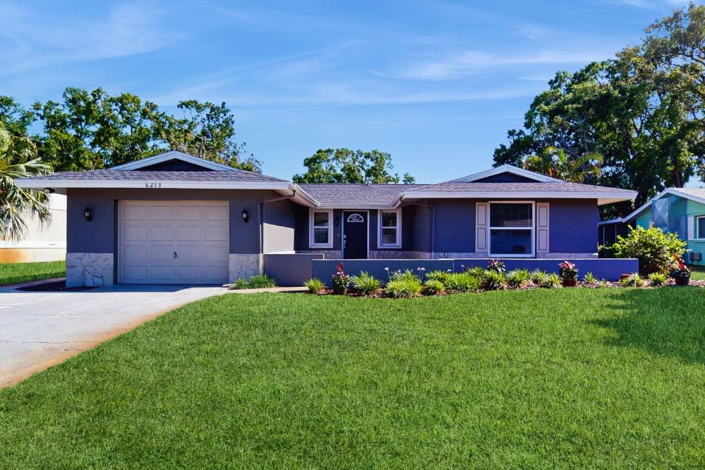 Sea Shell Bound, Bradenton