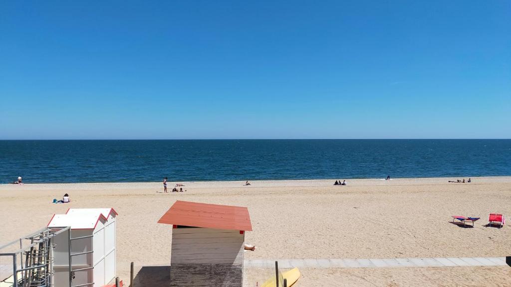 Bilocale con due bagni cod 496 FRONTEMARE CON SPIAGGIA INCLUSA - 2