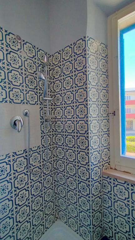 Bilocale con due bagni cod 496 FRONTEMARE CON SPIAGGIA INCLUSA - 5