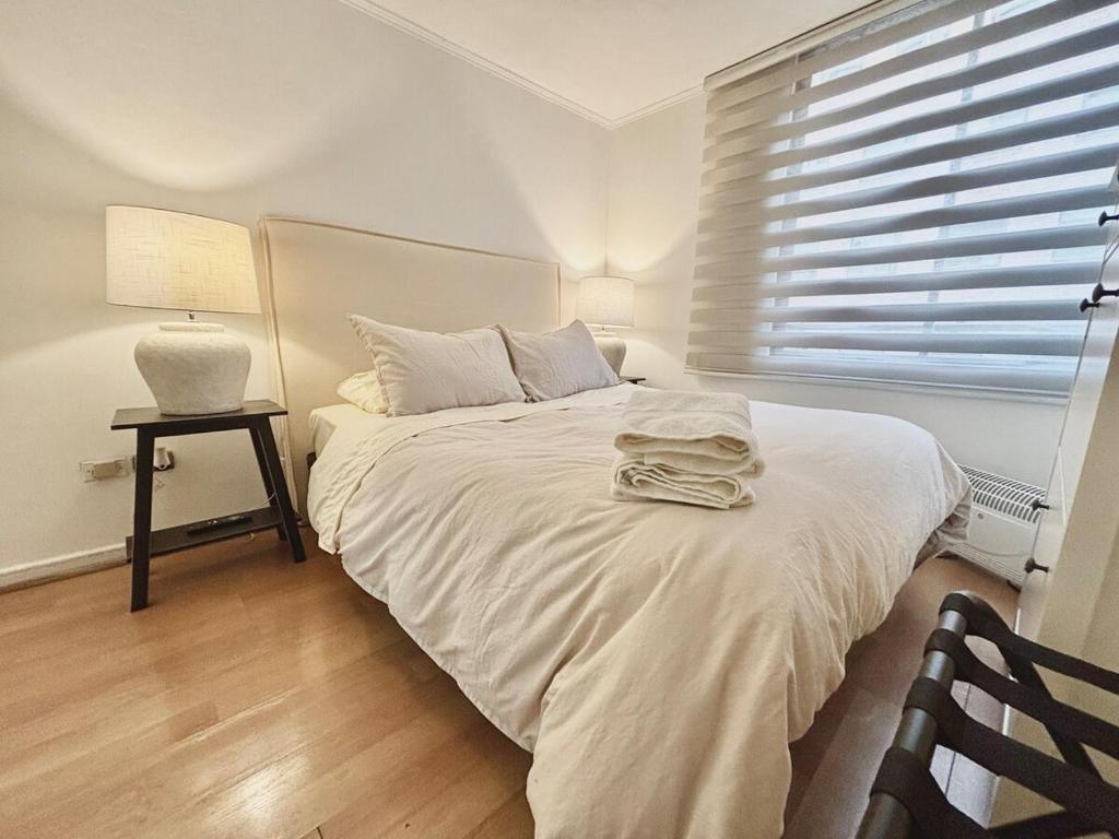 Steps to Costanera Center & Metro - 3