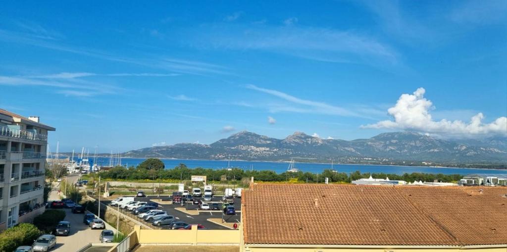 Sea view, balcony, private parking - 3