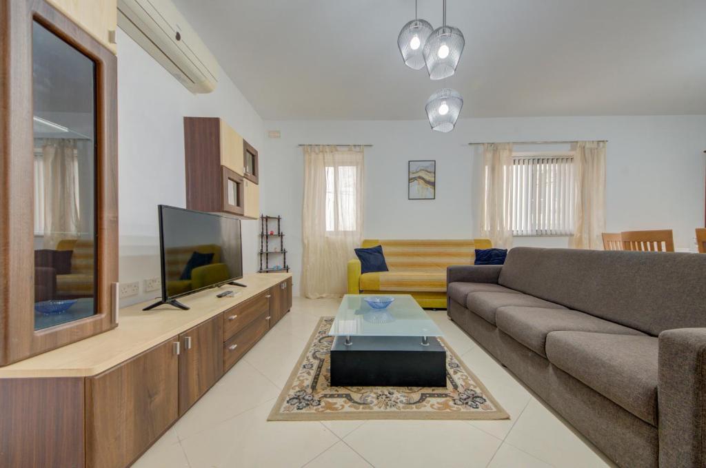 APT San Julien, Saint Julianʼs