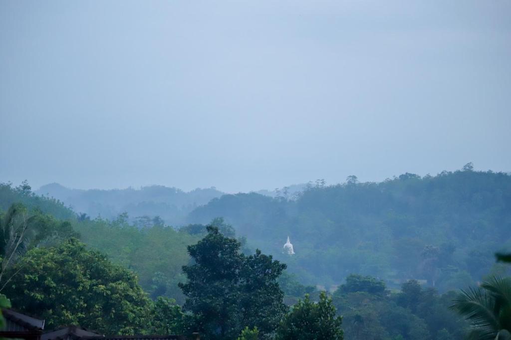 Sky Paradise Resort, Nikawatawana