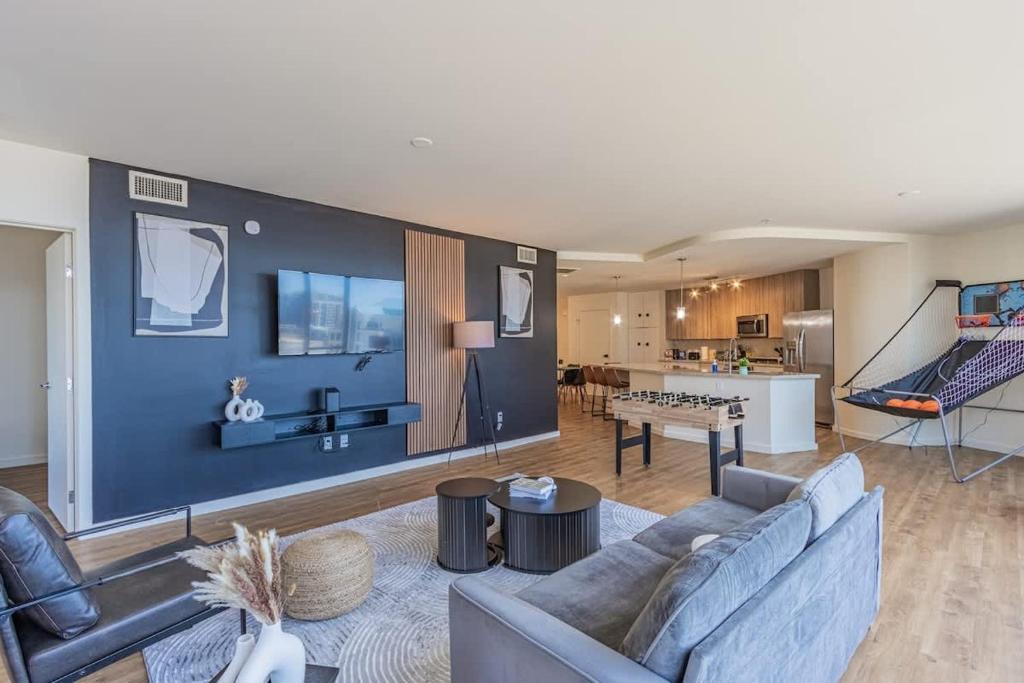 Sky Terrace DT HighRise, Gym, Pool, Parking, W-D,Golf, Phoenix