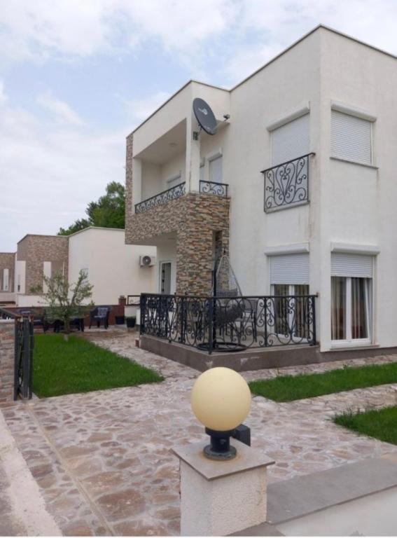 Dara Apartmani, Donji Štoj