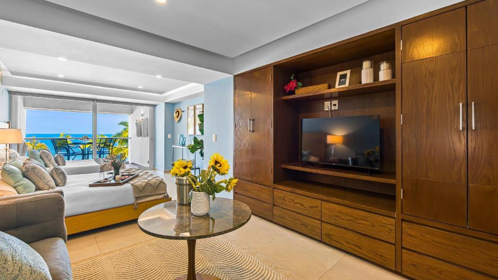 Gorgeous 1BR Condo with Pools & Sea Views - 4