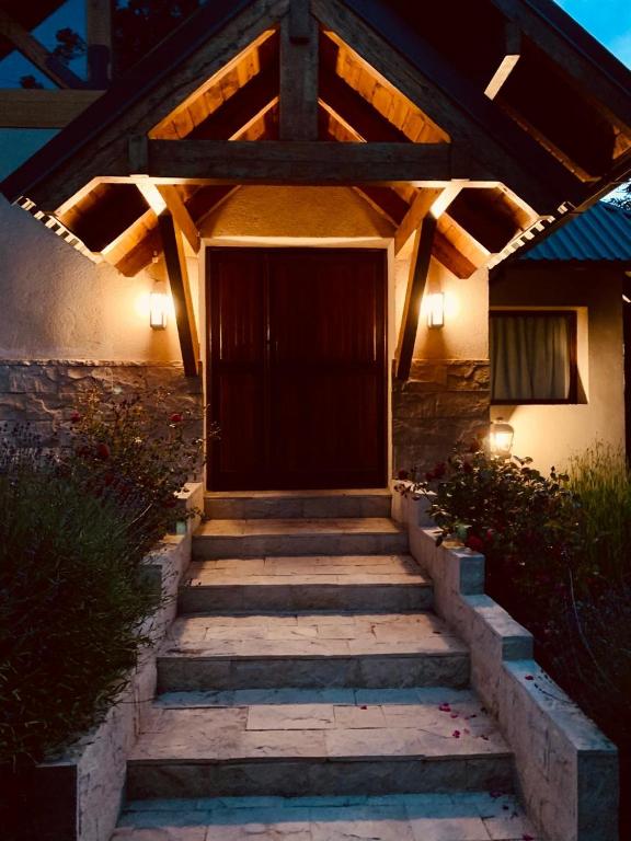 Futa Hue, Chalet Exclusivo Para 10 Pool Parrilla Jardín Y Espectacular Vista Al Cerro Otto - 2