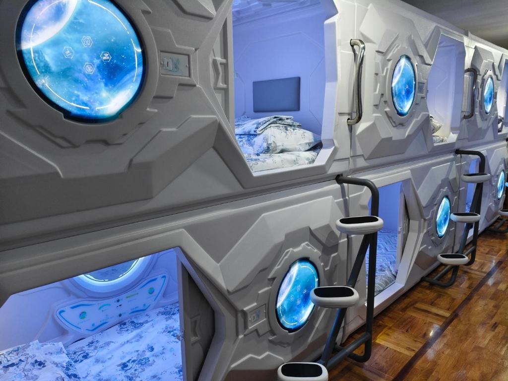 Belgrade Beocean Capsule Hostel - 4
