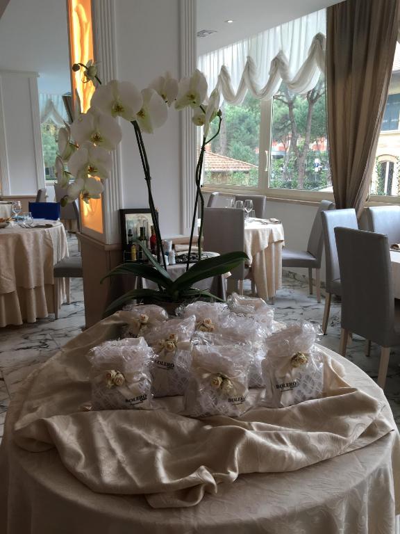 Hotel Alexander — Restauracje i bary in Milano Marittima, Emilia-Romania