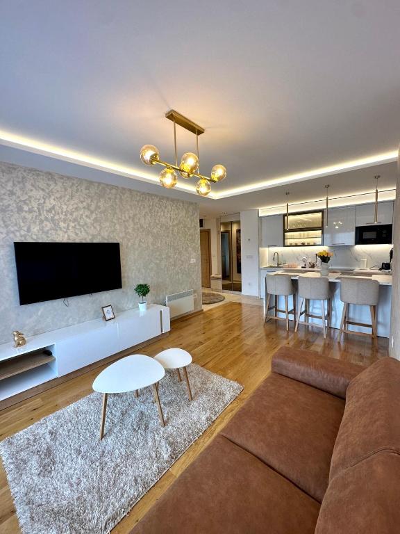 Lyonessa gardens 1 - 3