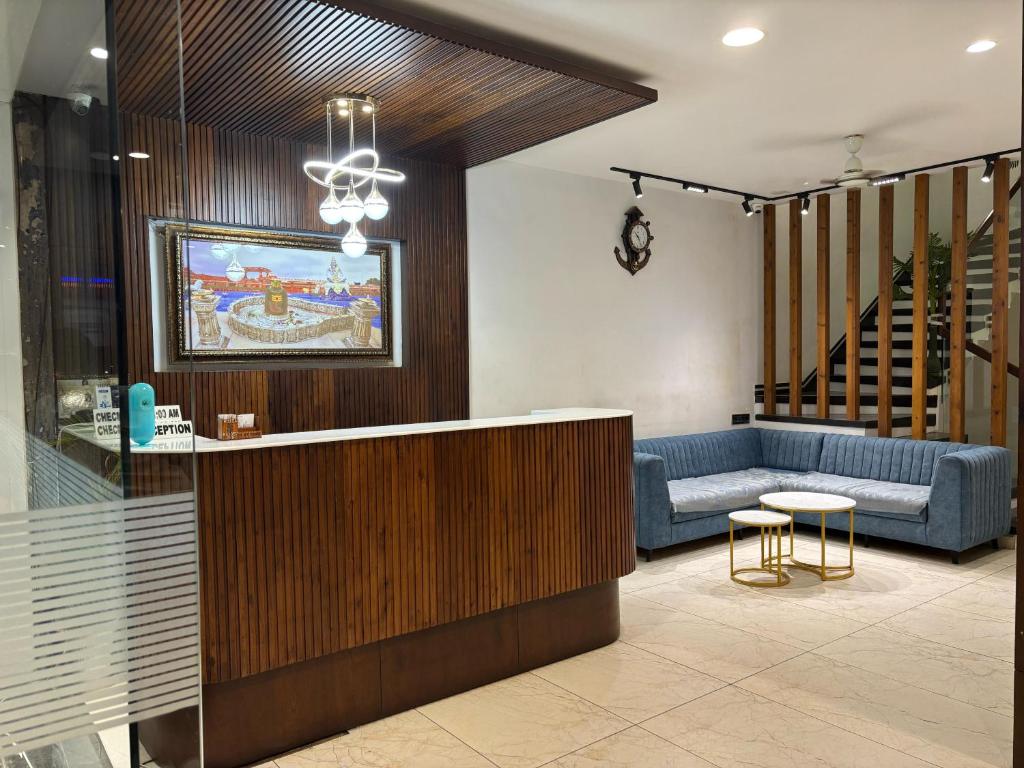 Hotel Rajdev INN フロント・ロビー