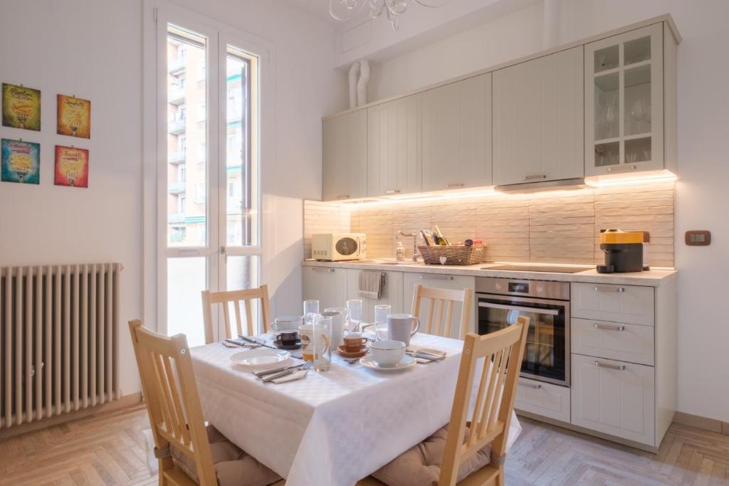 Brand New !!! Ancient BOLOGNA Centrale LIBERTY Style Completely RENOVATED 2025 - 5