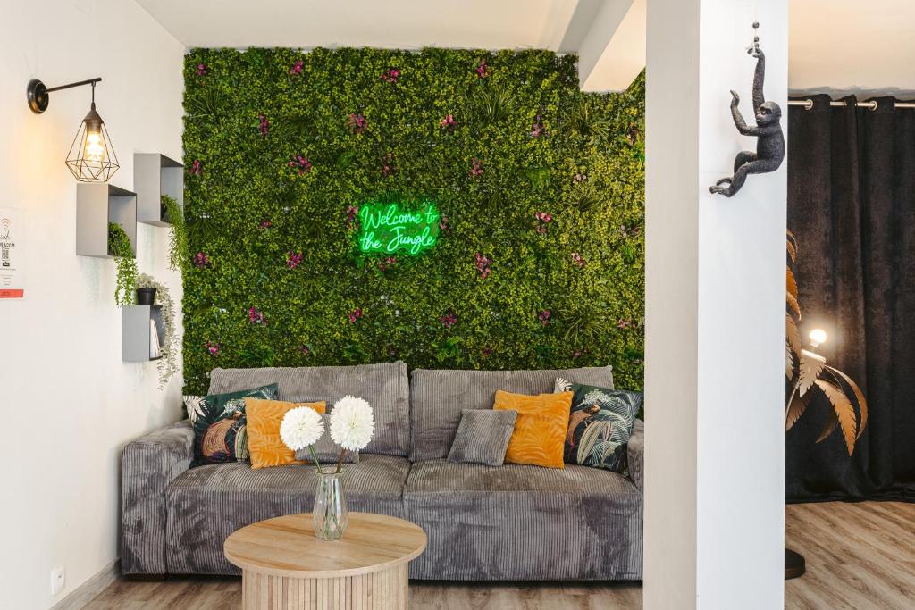 Jungle Saintaise - Coeur de ville, Calme, Tv 4K, Fibre, Netflix, Parking Surveillé Qpark 150m, Saintes