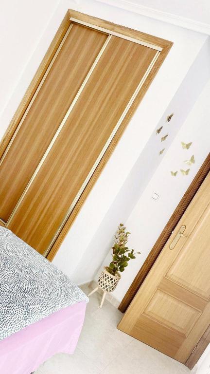 Apartment with queensize bed, Wifi, AC, 5 min walk to the beach - 3