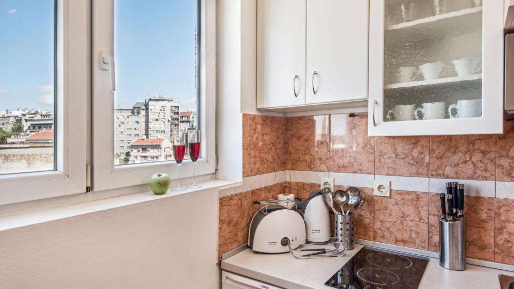 Small Studio Apartment With Free Parking - 5