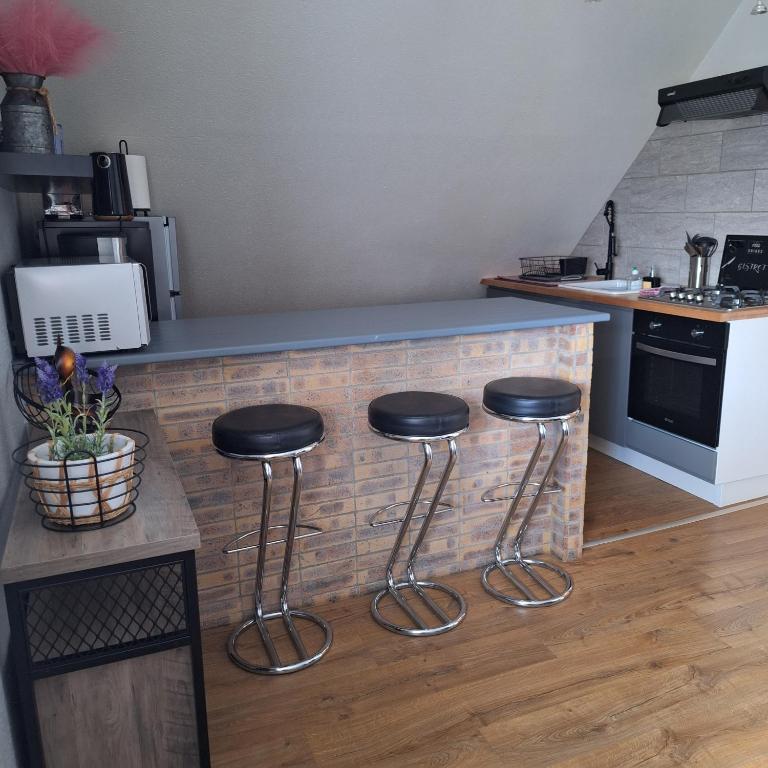 Sous un charmant toit, Sampans