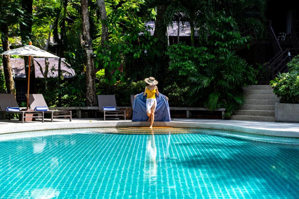Swimming pool