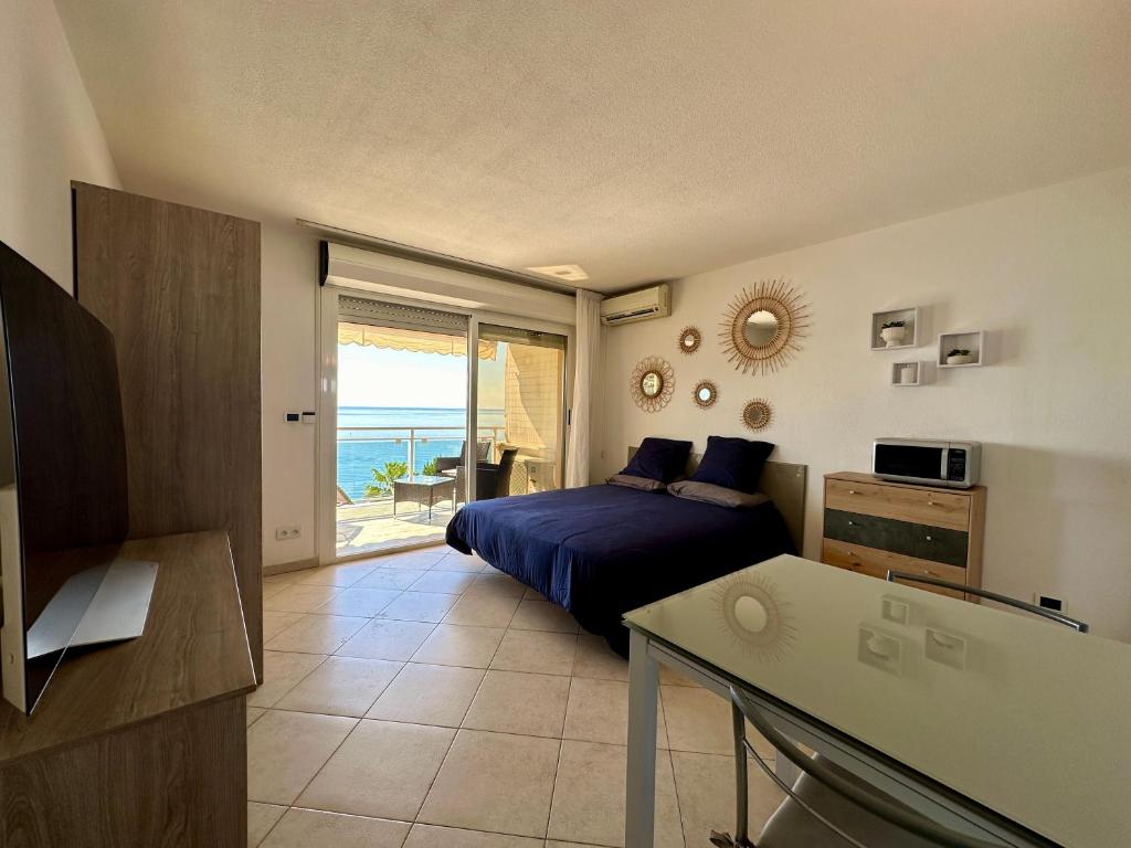 Studio vue mer limitrophe à Monaco - 4
