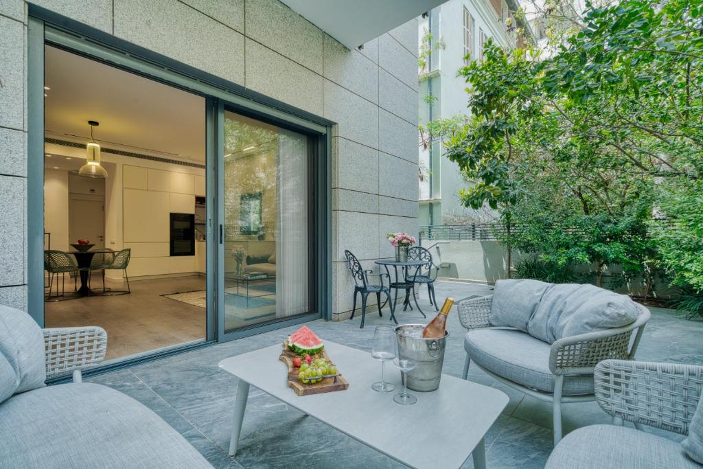 NEW Beach Apt - Private Garden, Tel Aviv