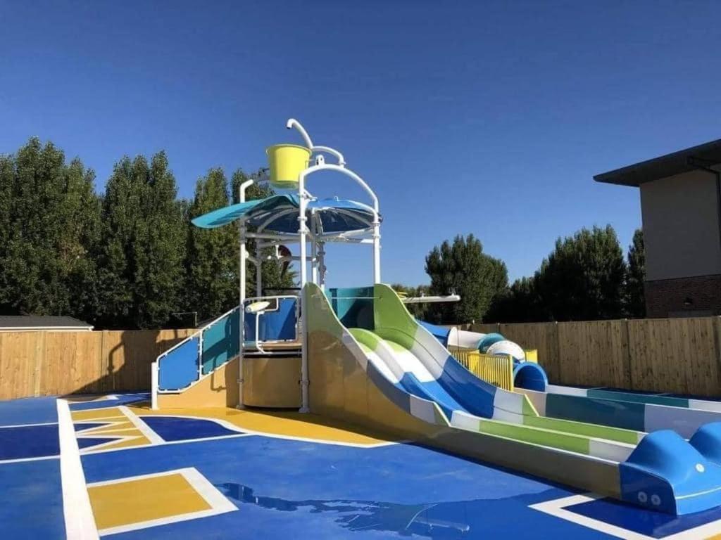 Lorna's Hideaway!, Selsey