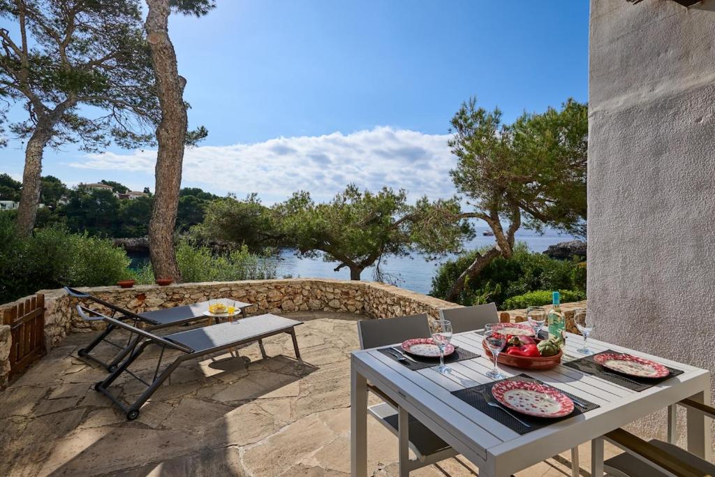 Sea frontline Apartment 'Ernesto'. Pool. WIFI, Santanyi