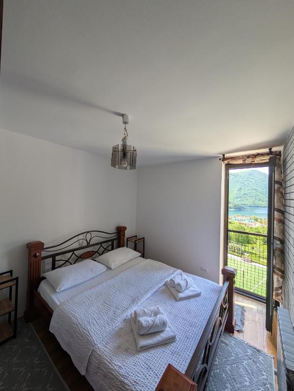 NiceOneLakeView, Plužine