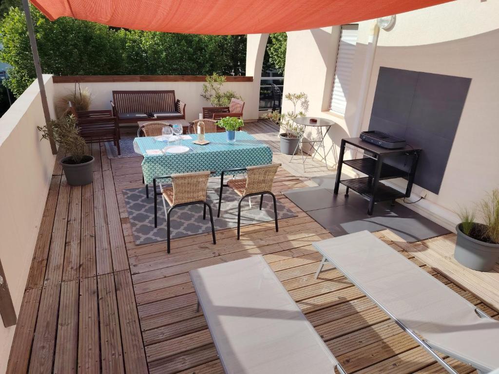Appartement avec garage et grande terrasse , proximité des plages - 2
