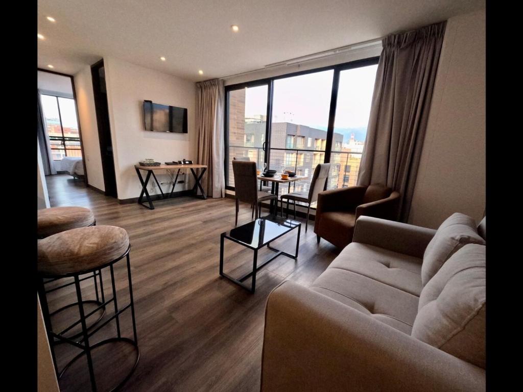 Lujo en Bogotá, Estación El Salto