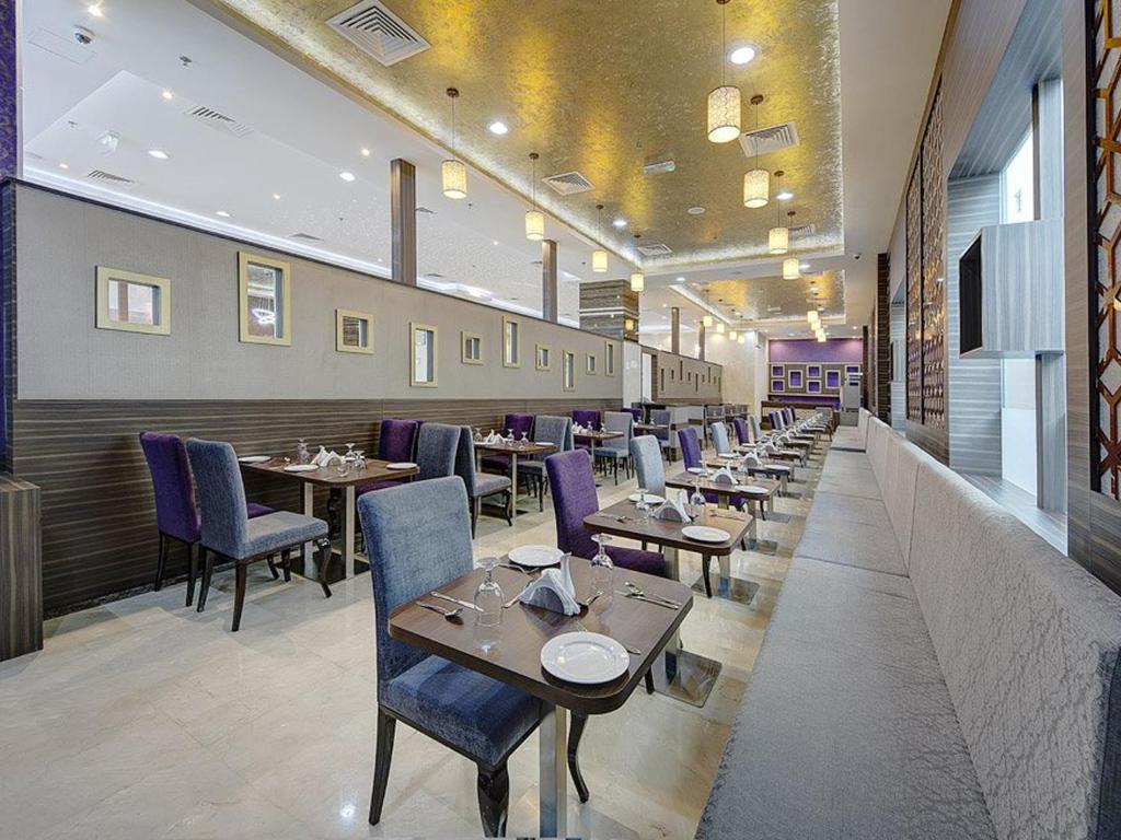 Restaurant, Orchid Vue Hotel in Dubai