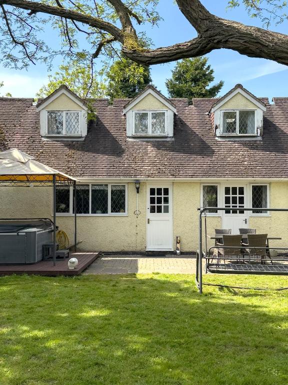 Down Place Lodge, Windsor - pet-friendly stay