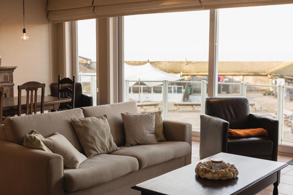 Byblos 11-0102 P, Sint-Idesbald