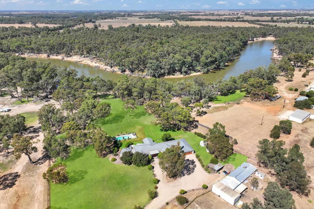Riverlyne - Riverfront Holiday Home, Moama