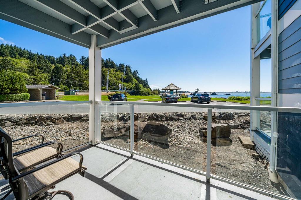 Waters Edge 103, Lincoln City