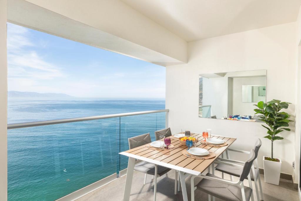 Designer 1BR Beachfront Retreat – Wake Up to the Waves - 2