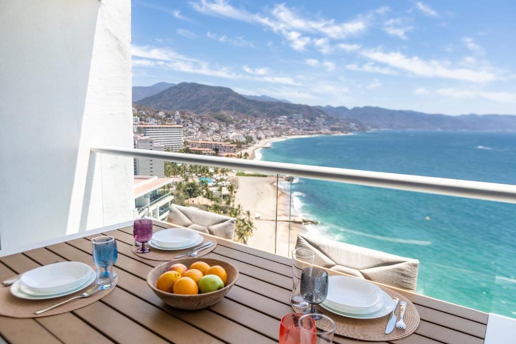 Designer 1BR Beachfront Retreat – Wake Up to the Waves - 3