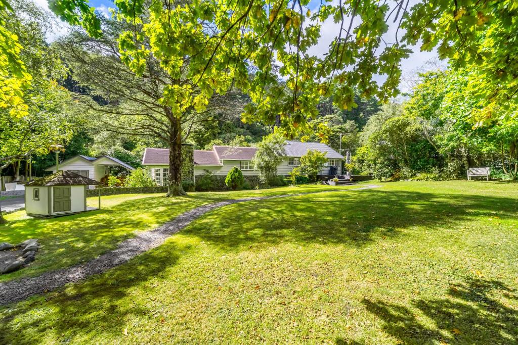 Pinehaven Cottage, Upper Hutt