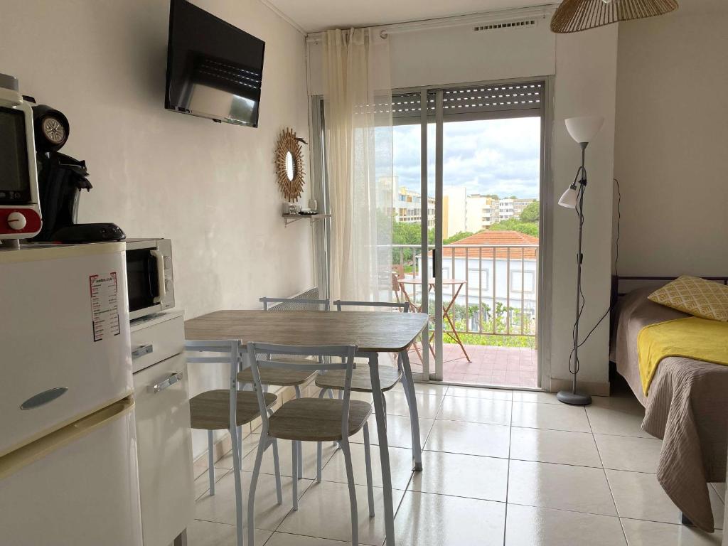 Studio rénové avec balcon et WIFI à Balaruc-les-Bains - FR-1-553-303 - 5