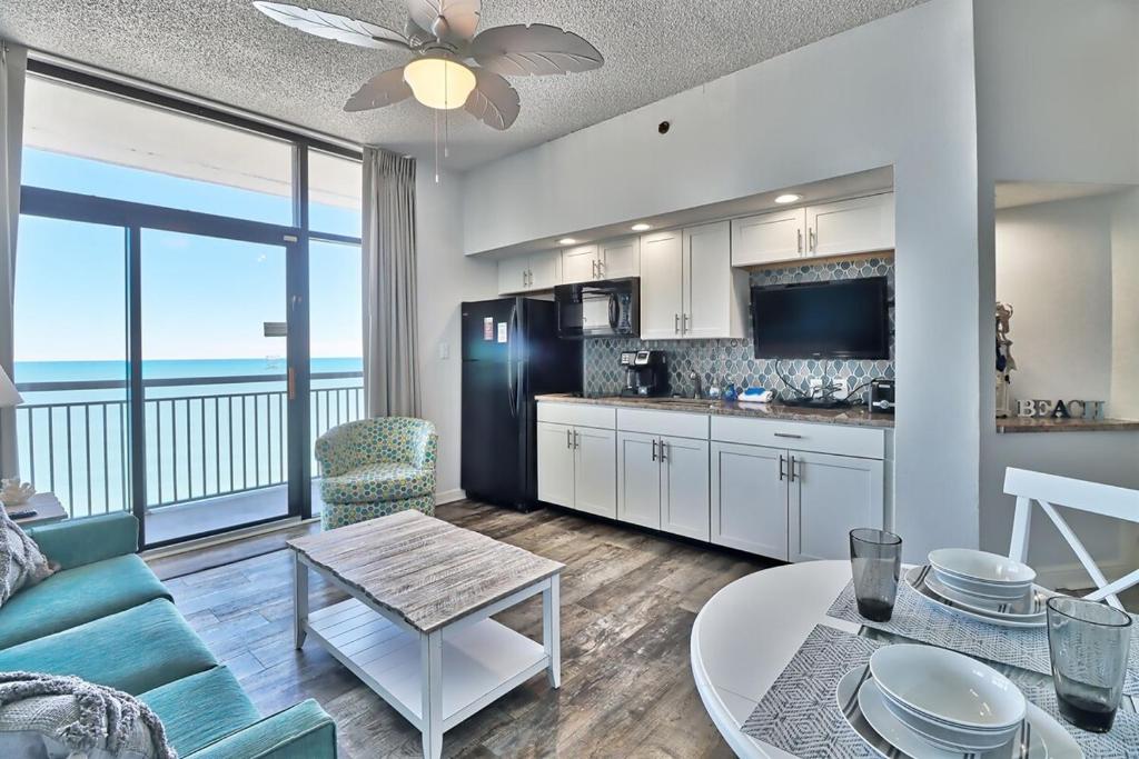 Beach Cove Resort Unit 1622 Top Floor Sleeps 5 Oceanfront, North Myrtle Beach