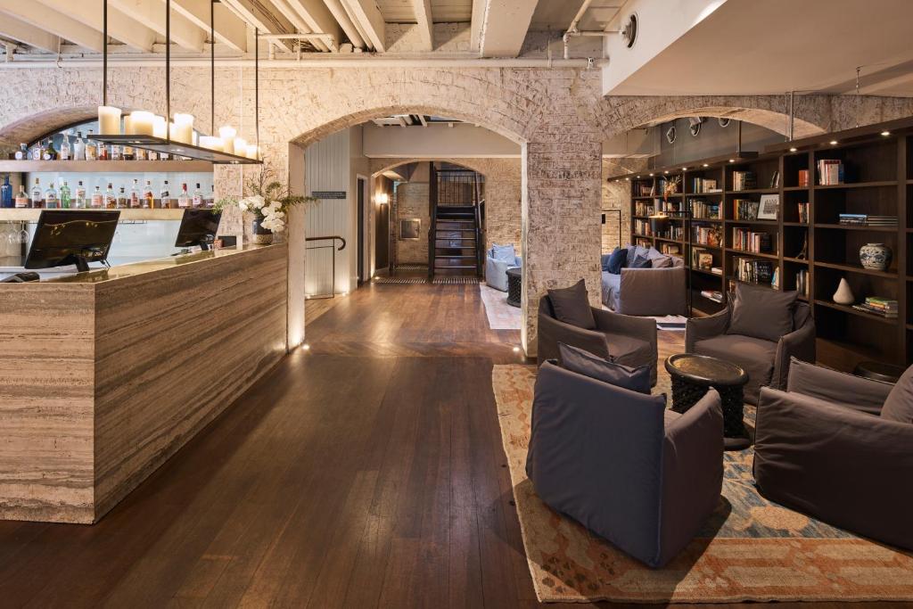 フロント・ロビー