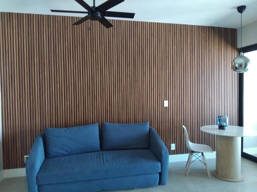 Carlos and Jocelin's department - 4