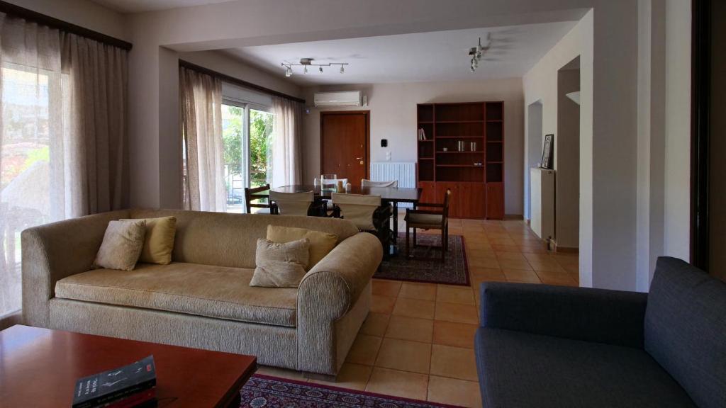 Michael Apartment, near the Airport, Koropíon