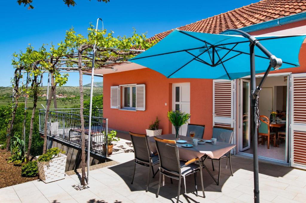 House MM, Čavoglave