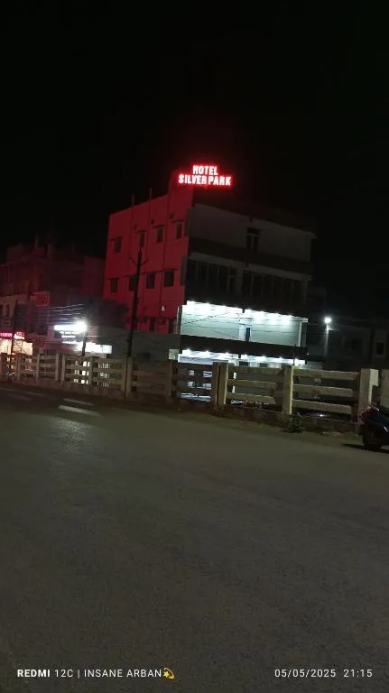 Hotel Silver Park and Restaurant, hotel in Bilāspur